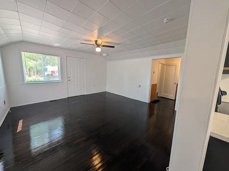 11408 E Empire Ave — Photo 3