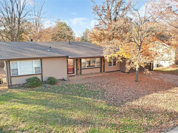 929 Ampere Pl, Lake Saint Louis, MO 63367