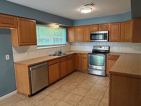 4th image of 304 Heron Cir
