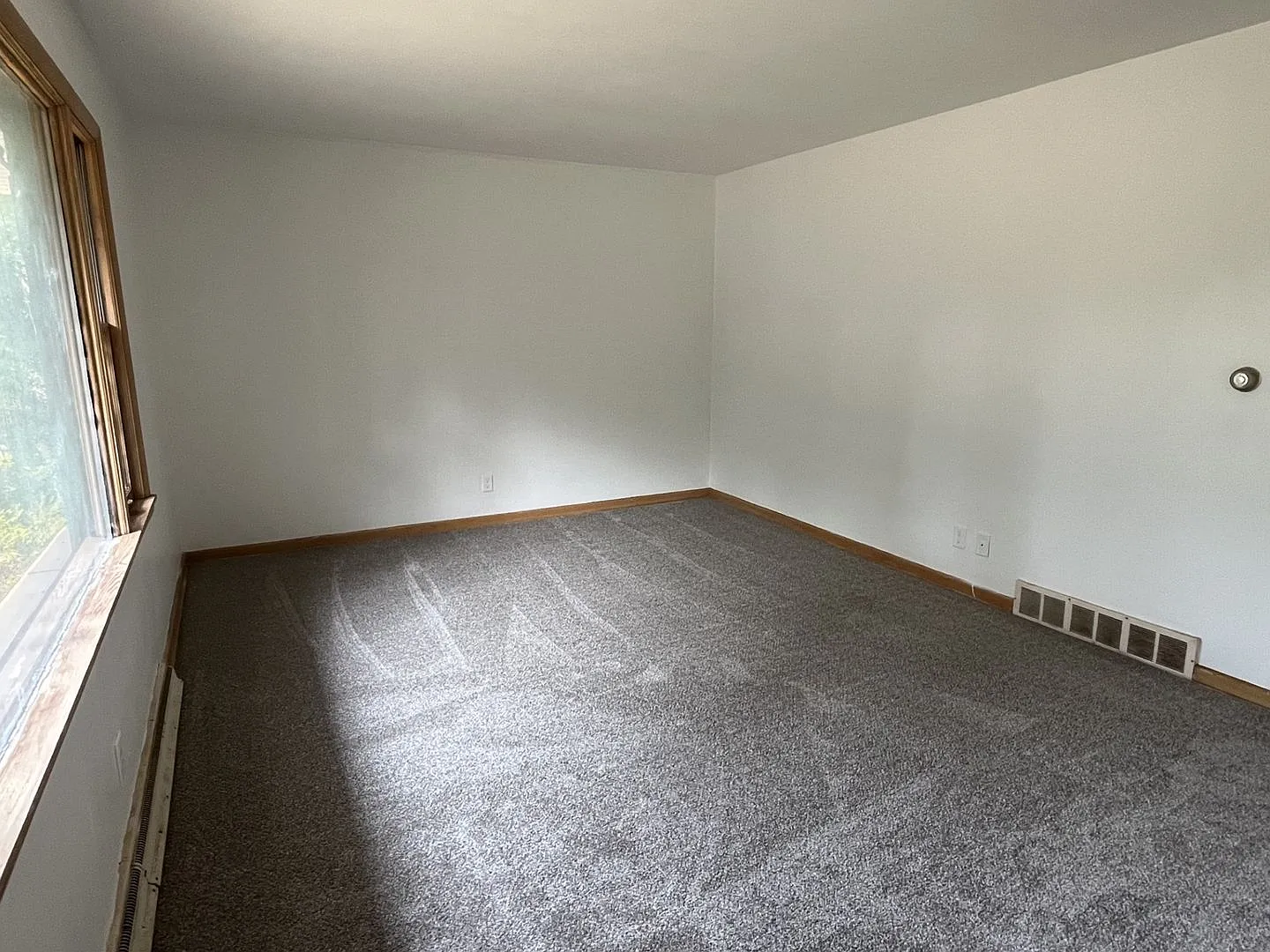 3 Bedroom Single Family — Photo 3