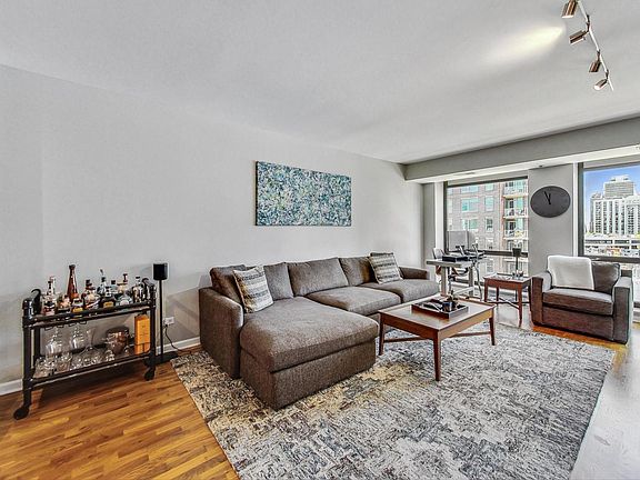 5th image of 1212 N Wells St APT 801