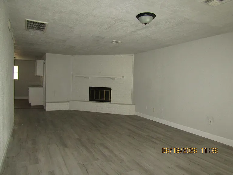 1202 NW Lake Ave — Photo 4