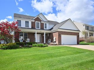 57813 Cider Mill Dr, New Hudson, MI 48165