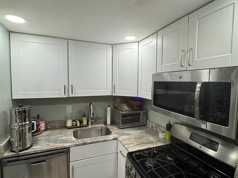 1012 E Capitol St NE #B — Photo 3