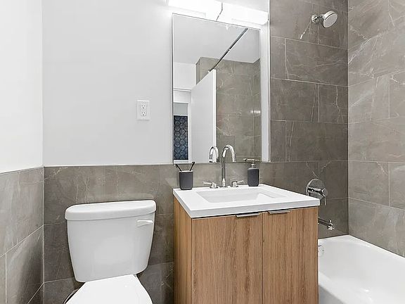 5th image of 510 Main St APT 730