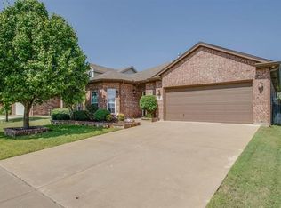 2713 Chadwick Dr, Fort Worth, TX 76131