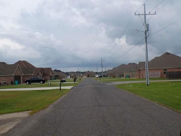 Exterior Neighborhood (street photo)