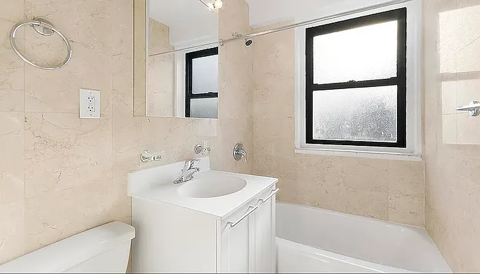 Rented by Manhattan Realty Group | media 13