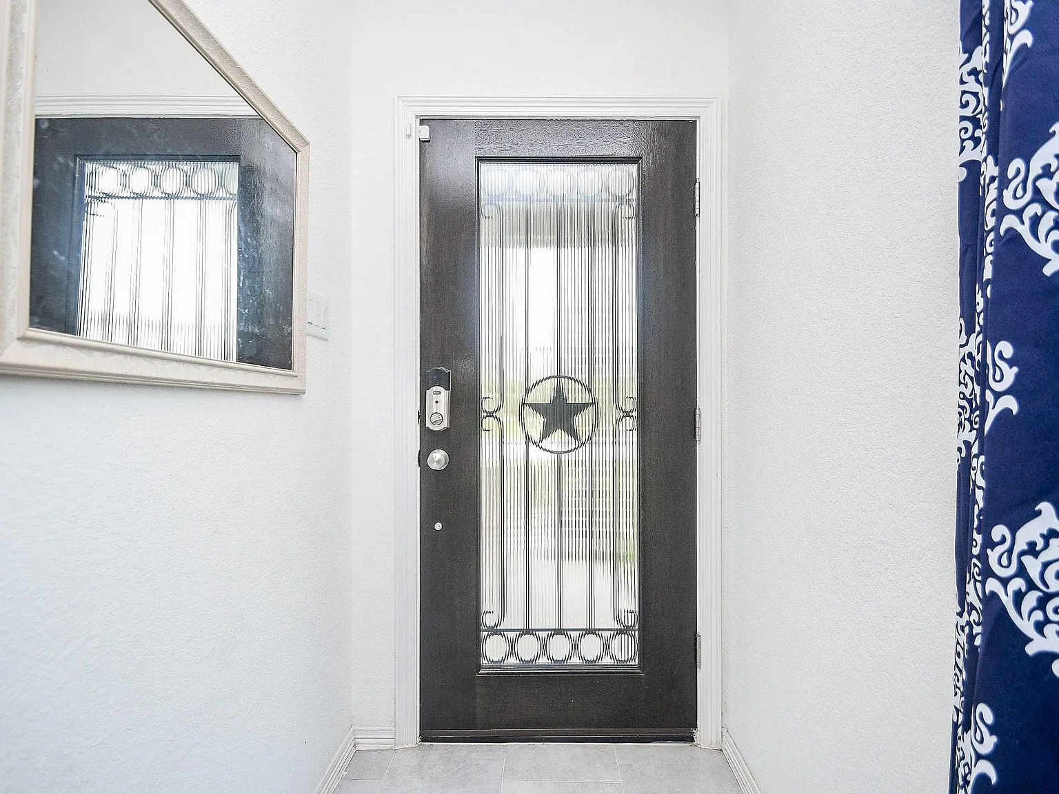 3 bed, 2.0 bath, 1295 sqft, $1,900 — Photo 3