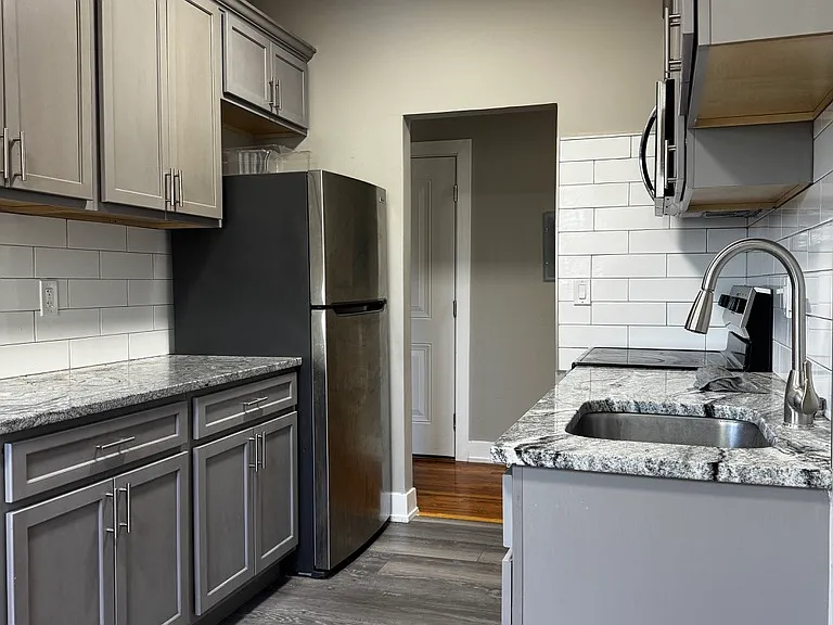 239 Hamilton St #5 — Photo 7