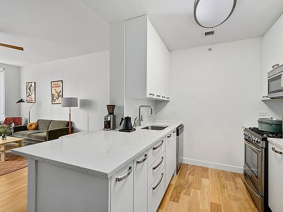 2nd image of 8 Vanderbilt Ave APT 9J