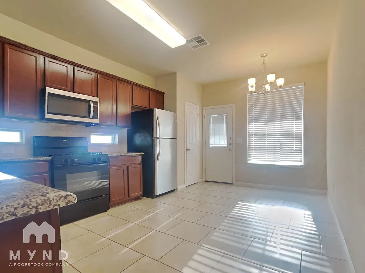4 bed, 2.5 bath, 2007 sqft, $2,125 — Photo 3