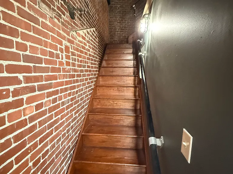 18 Catherine St #103 — Photo 27
