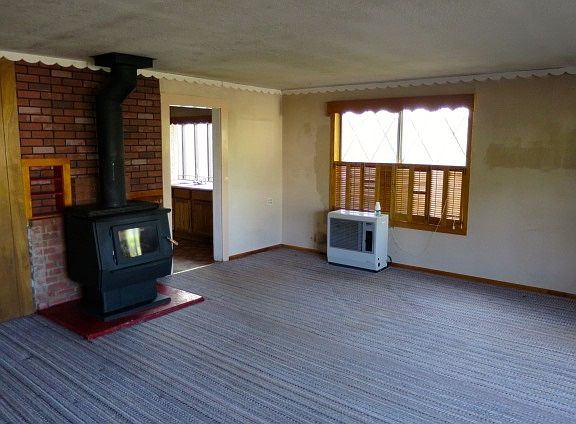 3rd image of 463830 Parkwood Dr