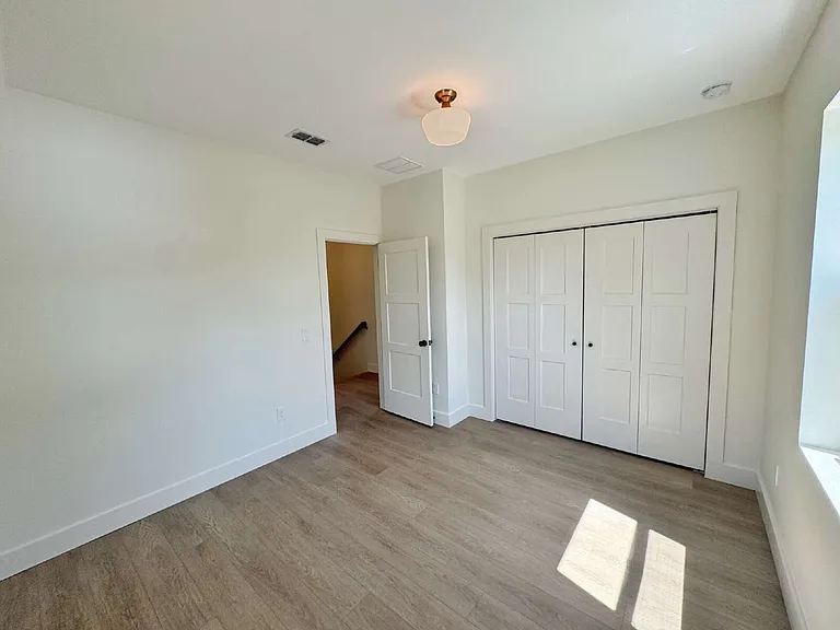 942 Alexander St — Photo 20