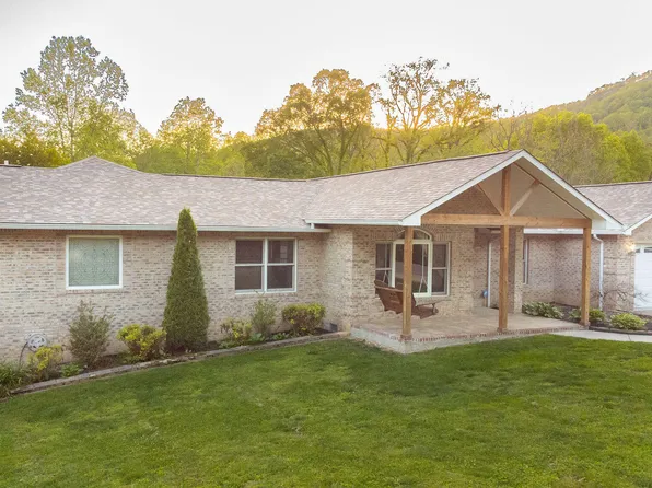 677 Twin Hills Ln, Jacksboro, TN 37757