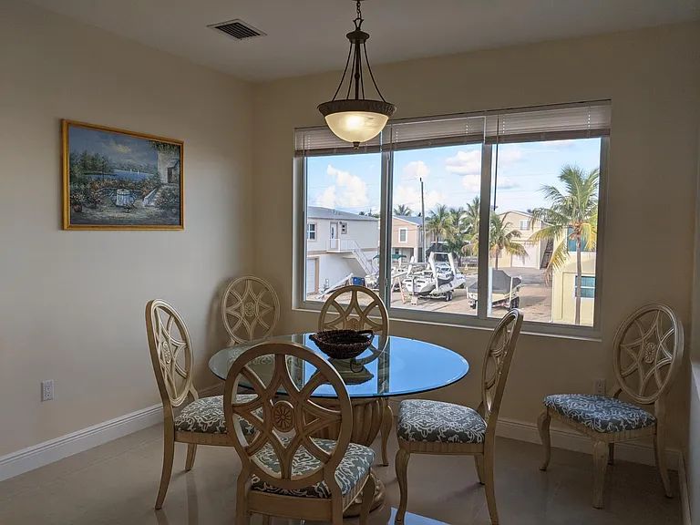 Seating for 6 in the dining area.