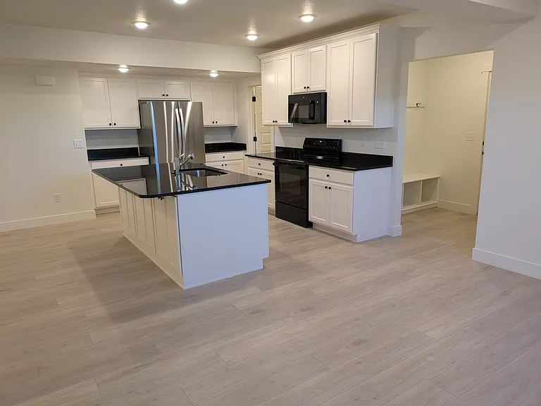 8551 S Kyler Ln — Photo 3