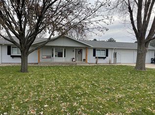 664 7th Ave NW, Sioux Center, IA 51250