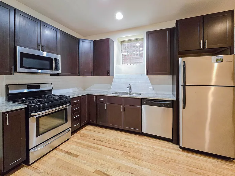 2320 N Southport Ave — Photo 7