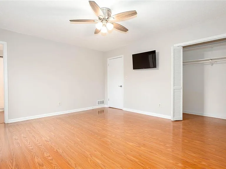 4049 Leicester Dr NE — Photo 23