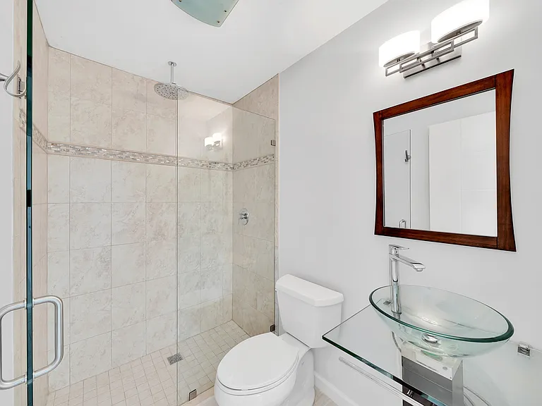 2388 E Edgewater Dr — Photo 9