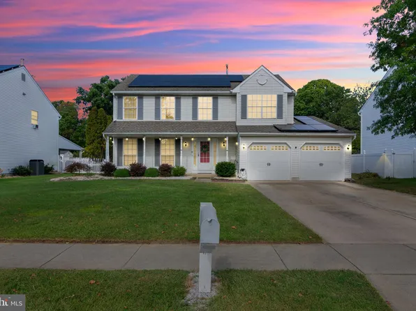 5 Firethorn Ln, Sicklerville, NJ 08081