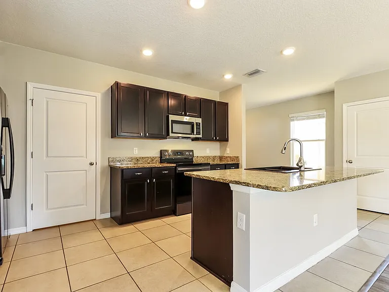 10988 Carlton Fields Dr — Photo 8