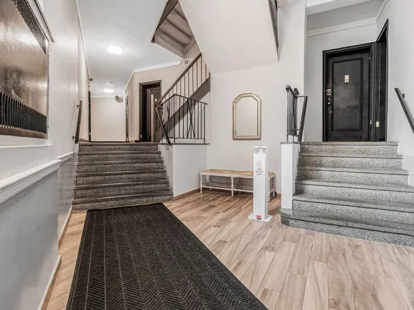 69-40 Yellowstone Boulevard image 5 of 21