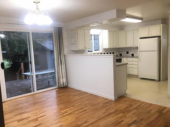 5th image of 19226 Broadway Ave
