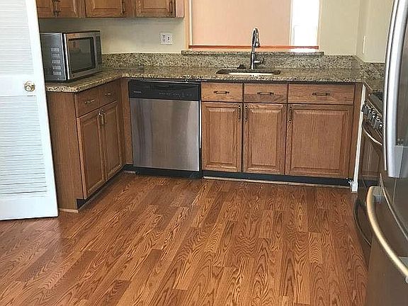 3rd image of 7255 Worsley Way