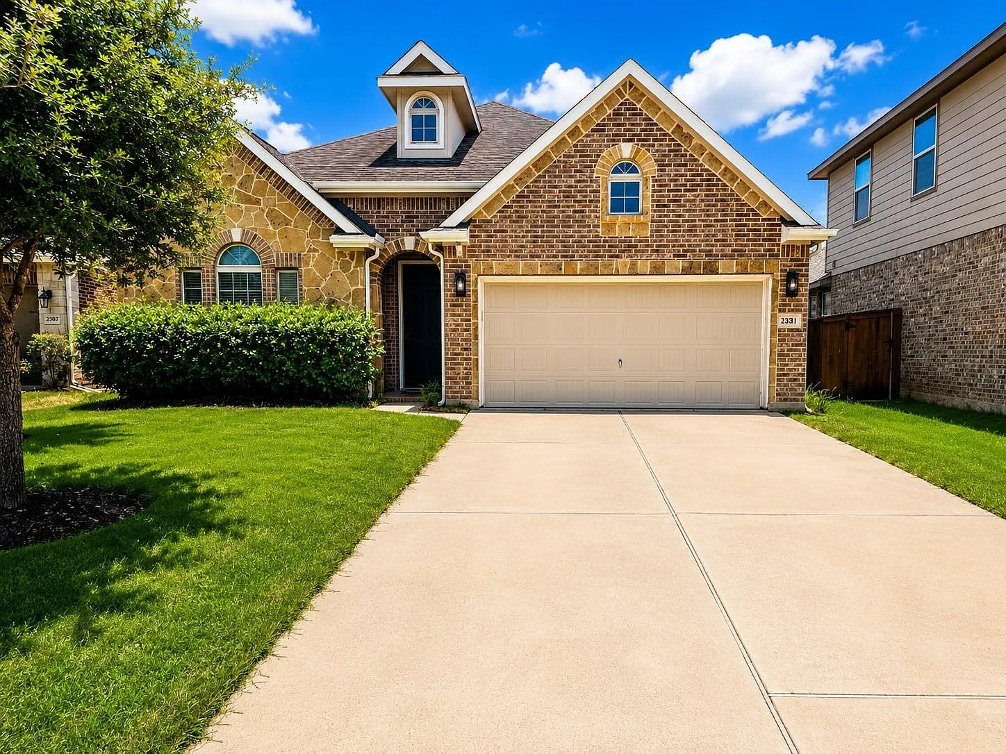 3 bed, 2.0 bath, 2131 sqft, $2,590 — Photo 3