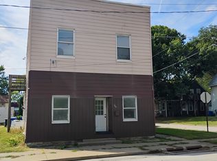 304 S Pine St #1, Davenport, IA 52802