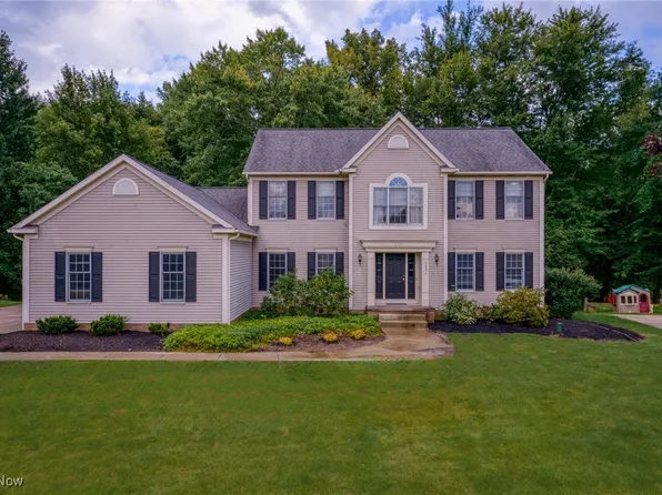 5931 Laurawood Ln, Hudson, OH 44236