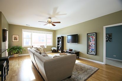 2nd image of 935 Burlington Ave Unit 311