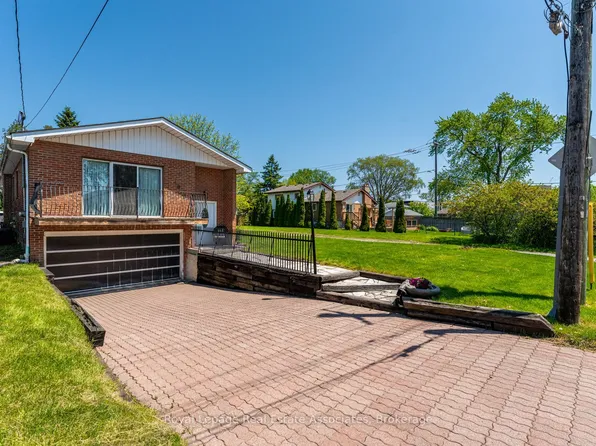 1069 Alexandra Ave, Mississauga, ON L5E 2A1