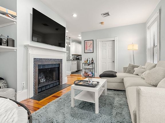 4th image of 4 Symphony Rd APT 4