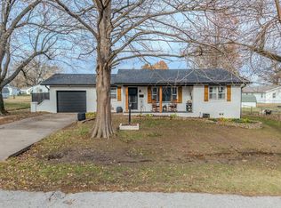 917 E Auburn St, Bolivar, MO 65613