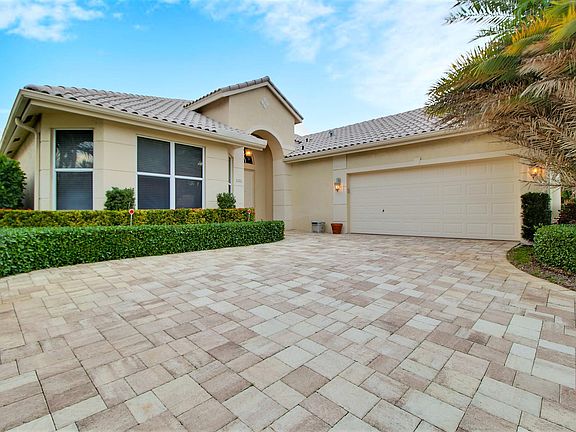 2nd image of 5443 Fountains Dr S
