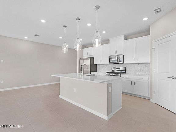 4th image of 312 CHERRY ELM Drive