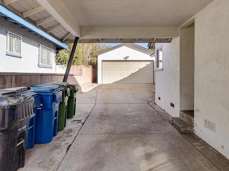 10608 S 8th Ave — Photo 34