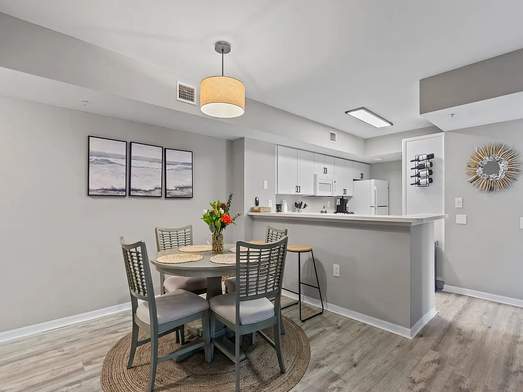 2 bed, 1079 sqft, $3,500 — Photo 2