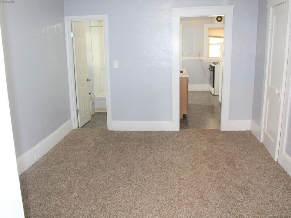 1st image of 3 Willet St APT 1