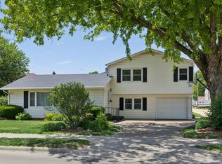 604 N 4th St, Clinton, IA 52732