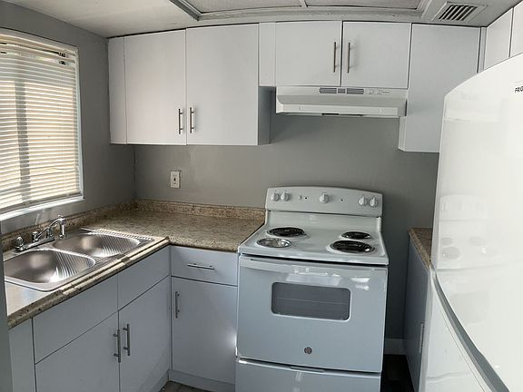 4th image of 617 SW 69th St APT C