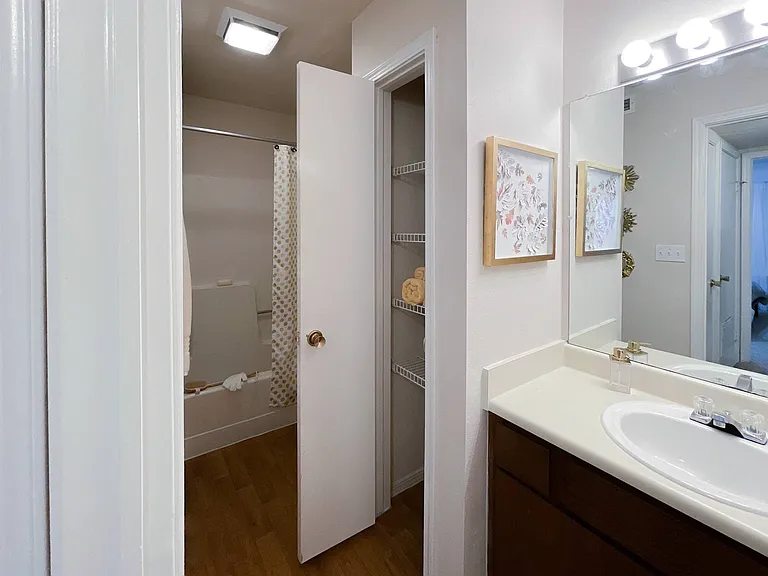 Greenbriar Apartments — Photo 15