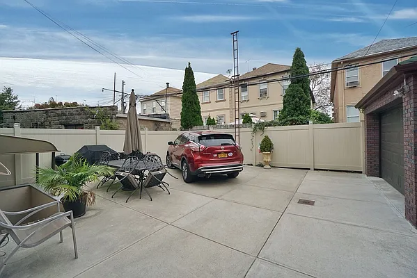 Sold by Neuhaus Realty, Inc. | media 30