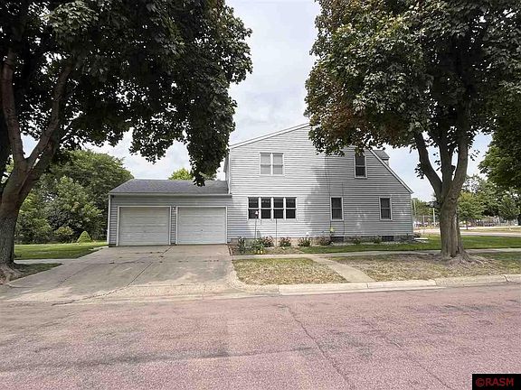 4th image of 624 4th St S