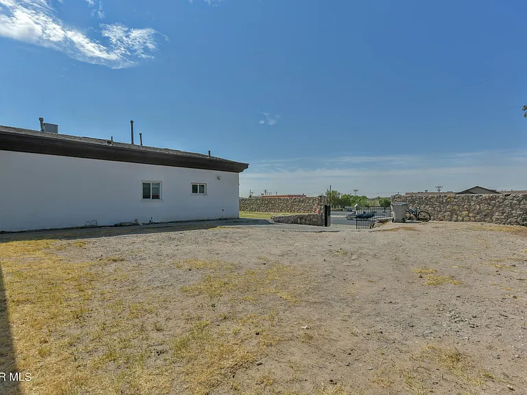753 N Carolina Dr — Photo 35
