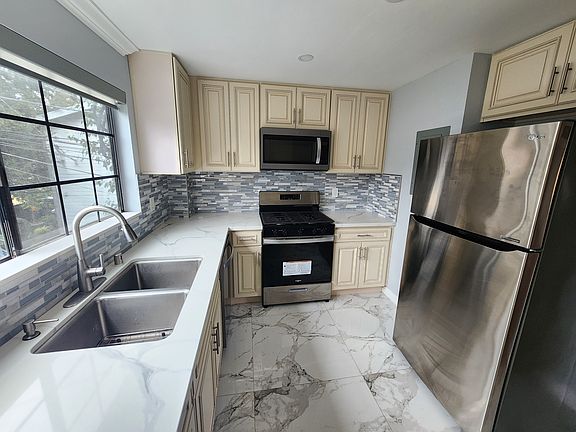 4th image of 21213 De La Guerra St #B